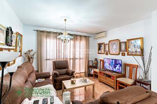 Casa aparellada a Álora. Casa en venta en álora