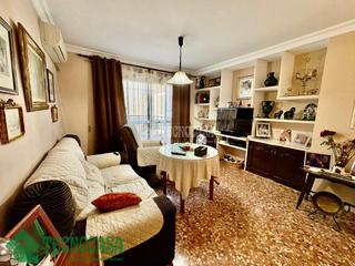 Casa aparellada a Álora. Casa en venta en álora