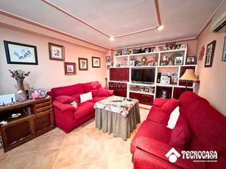 Casa aparellada a Álora. Casa en venta en álora