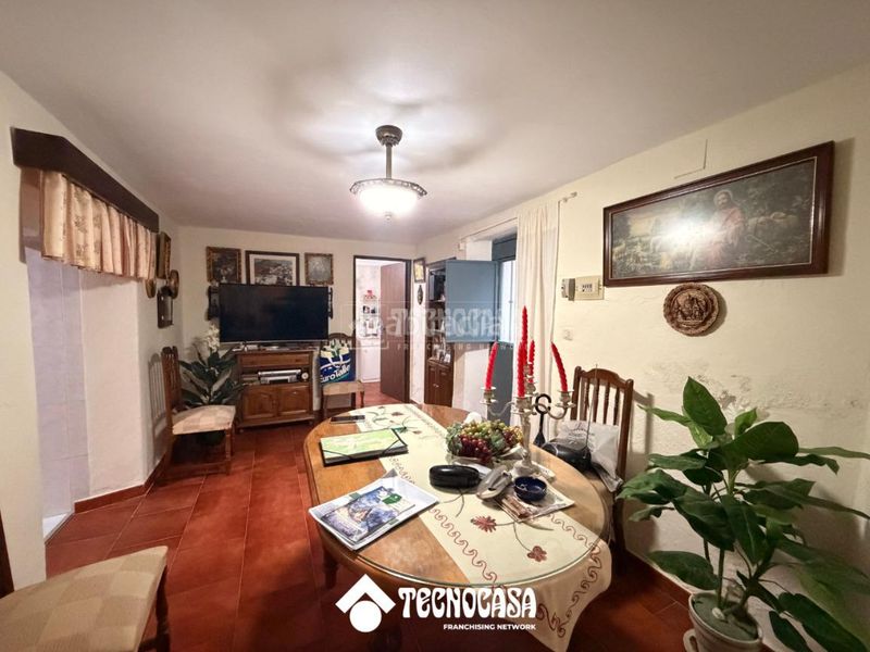 Foto 1e8185b8-2faf-4777-bd12-1e78374b6df0. Casa amb aparcament a Álora