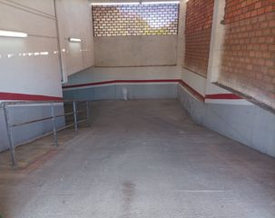 Location Parking voiture à Carrer de cèsar martinell i brunet 3. Plaza de parking en alquiler con amplios accesos