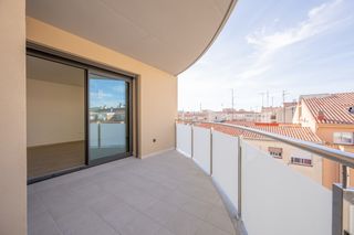 Appartement à Carrer de cèsar martinell i brunet 41. Piso a estrenar 3 habitaciones con terraza