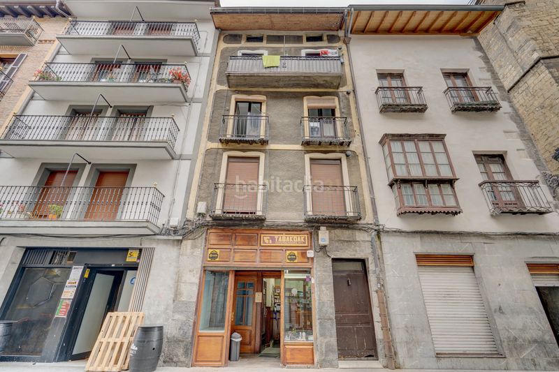 Foto 3d31c13a-b500-4640-9b05-c5974c8df8c0. Piso en kale nagusia oportunidad en Azkoitia