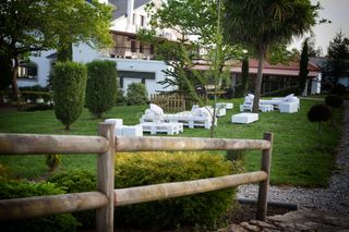 Building  Ledoira, frades, spain. Complejo hotelero y de eventos en funcionamiento en galicia