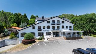 Edificio in Ledoira, frades, spain. Complejo hotelero y de eventos en funcionamiento en galicia