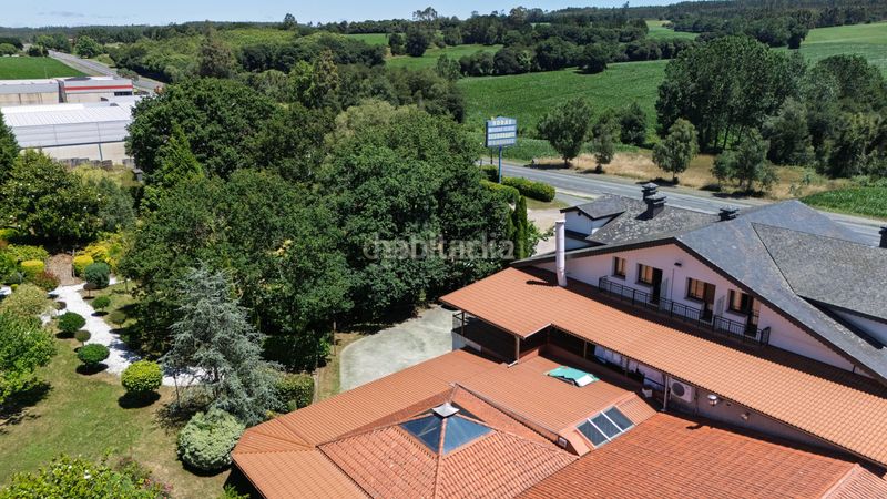 Foto c09dbcc0-b686-4616-95e9-284d4cb63822. Edificio in ledoira in Frades