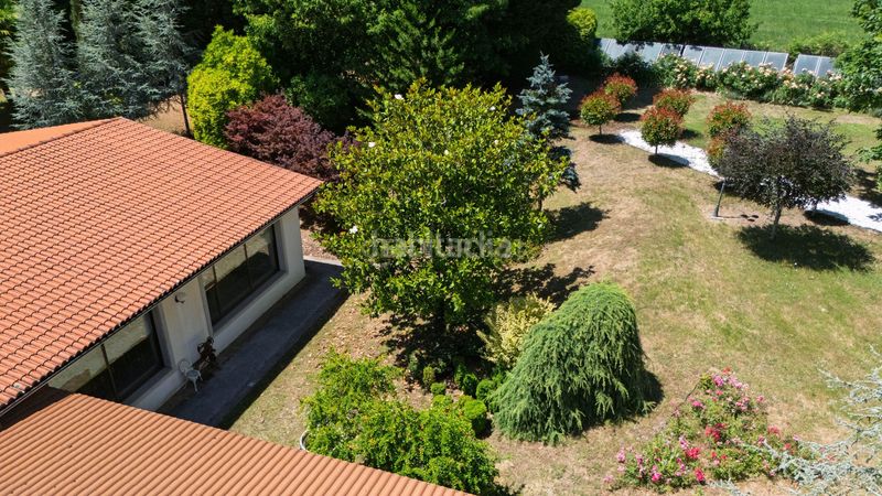 Foto eb452b91-b622-42c1-b683-3a68c4eb0aa4. Edificio in ledoira in Frades