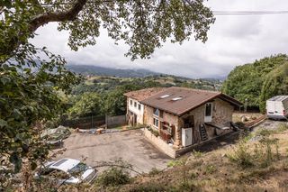 Casa  Sebares, piloña, asturias, spain 28. Joya rural en asturias con vistas a los picos de europa y 60.000