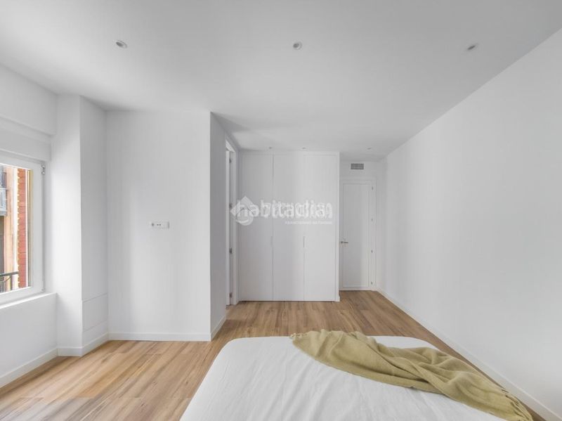 Foto b819676b-6c16-48a9-9320-d363516e1ac0. Piso  en venta en Cuatro Caminos - Azca Madrid