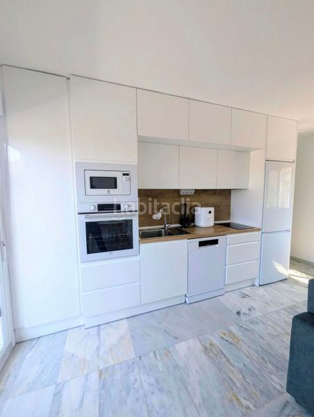 Foto 3ad93758-24fa-441d-9b5b-4b0c0556166f. Alquiler apartamento piso encantador con escencia mediterránea en Benidorm