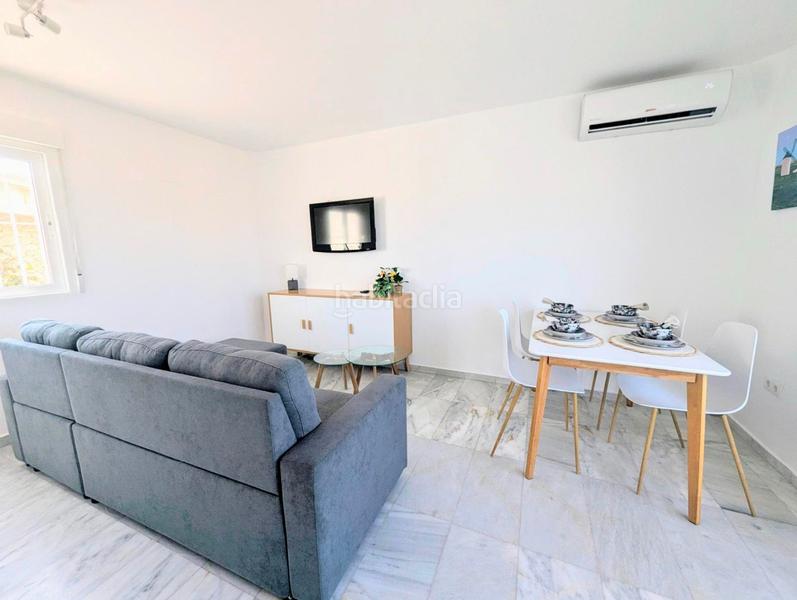 Foto 6d2ae484-d85e-4a71-81e8-4b3cb95d2298. Alquiler apartamento piso encantador con escencia mediterránea en Benidorm