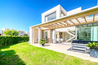 Casa adossada  Paraiso. Adosado de primera línea con acceso directo a la playa y vistas