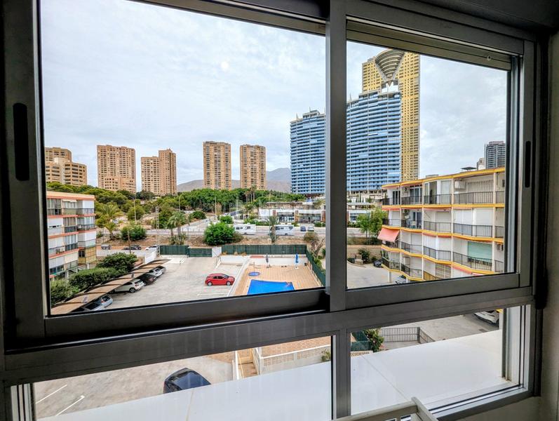 Foto c5d12e49-23b2-47fc-a27c-38eb0330c25c. Affitto appartamento con piscina in Playa Poniente Benidorm