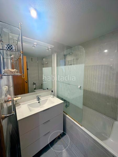 Foto edb5c9a0-af69-4589-b90b-9cc92a25956c. Rent flat with parking pool in Playa Poniente Benidorm