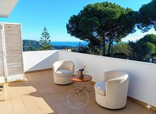 Appartamento  Mar de juny. Chalet independiente de estilo contemporáneo con gran jardín y p