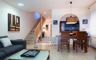 Xalet a Carrer anselm clavé 16. **casa / chalet independent a cervià de les garrigues**