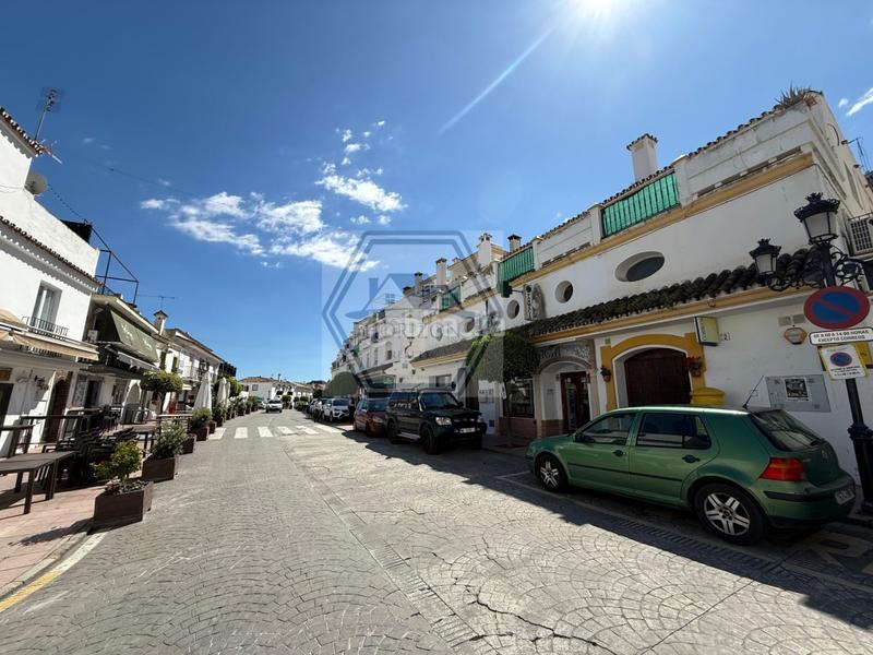 Foto 12d87233-985d-49ea-b28f-ec683f9a683a. Casa adossada a avenida andalucia a Benahavís pueblo Benahavís