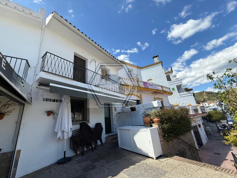 Foto 1c67a412-1444-4ae0-a351-8e15dd61630e. Casa adossada a avenida andalucia a Benahavís pueblo Benahavís