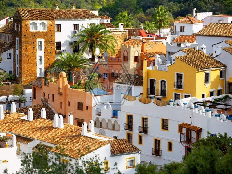 Foto 29692e3b-5b6b-4eda-95c6-fc299d7c303d. Casa adossada a avenida andalucia a Benahavís pueblo Benahavís