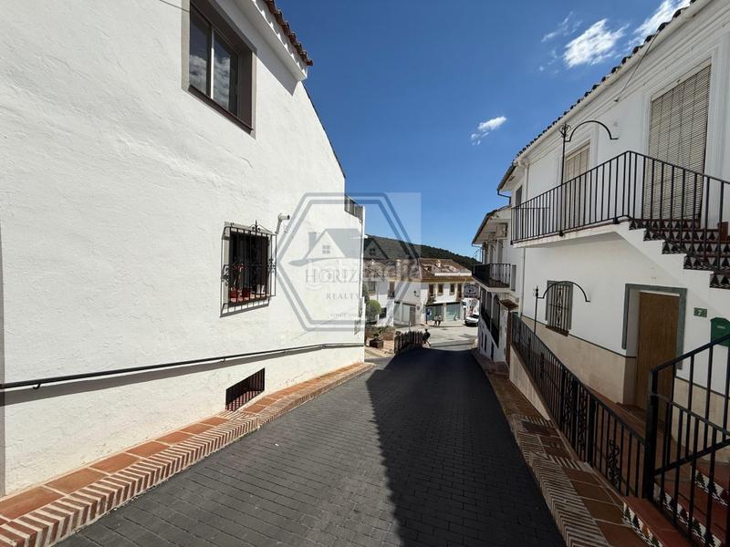 Foto 367f172d-44e5-4669-bc23-68d9fbdd5441. Casa adossada a avenida andalucia a Benahavís pueblo Benahavís