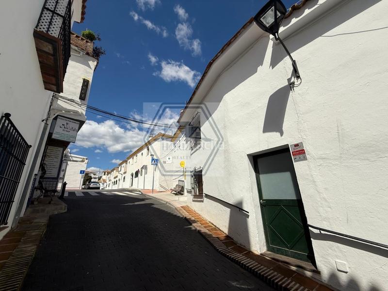 Foto 7c112506-178a-4bc4-a492-7e75baed1fee. Casa adossada a avenida andalucia a Benahavís pueblo Benahavís