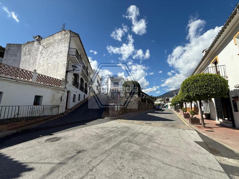 Foto 8e076f3d-eb35-453e-808d-680cec30bf41. Casa adossada a avenida andalucia a Benahavís pueblo Benahavís