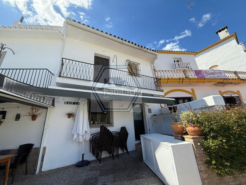 Foto 9b6bf5af-24c1-4899-ac61-f1e26157a147. Casa adossada a avenida andalucia a Benahavís pueblo Benahavís