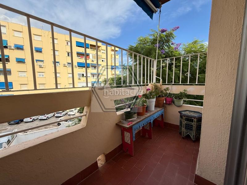 Foto 2e3c985c-ca45-4db3-babe-5539f764b9c7. Piso  en avenida del mercado en Zona Miraflores Marbella