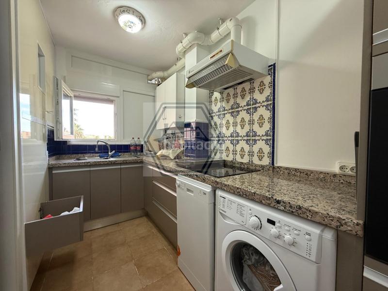 Foto c631b7a2-54a2-4b80-bf95-2ed07e500ad0. Piso  en avenida del mercado en Zona Miraflores Marbella