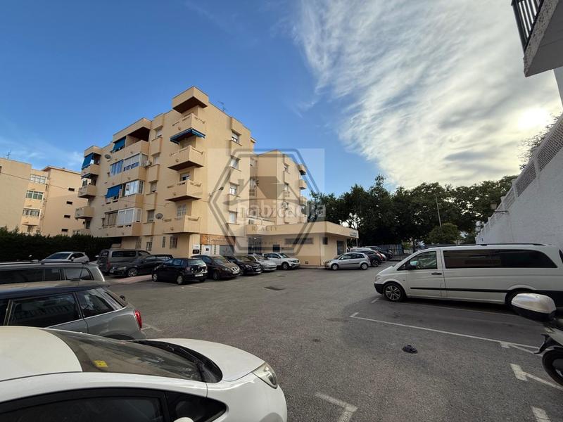 Foto d06d8e17-500c-43d1-a60f-33e6e819553d. Piso  en avenida del mercado en Zona Miraflores Marbella