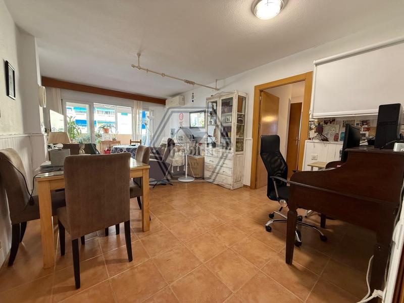 Foto e3a51ce1-69ca-42de-86d0-0302f1341850. Piso  en avenida del mercado en Zona Miraflores Marbella