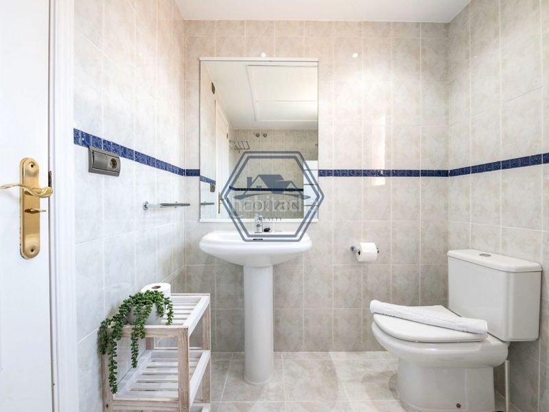 Foto e5ea9658-ee74-4453-bec0-14f31ec0b591. Xalet amb aparcament piscina a Bello Horizonte - Lindasol Marbella