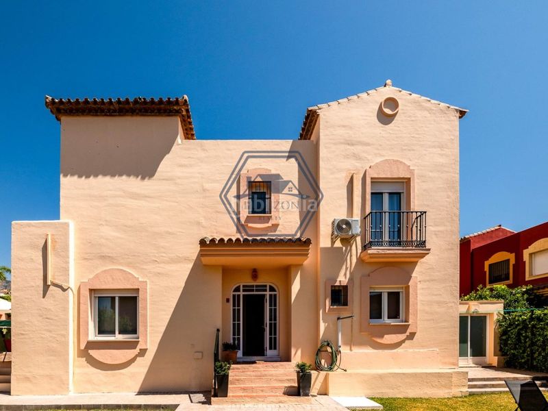 Foto e936c39a-7723-4dcc-8d0a-2582b812af2a. Xalet amb aparcament piscina a Bello Horizonte - Lindasol Marbella