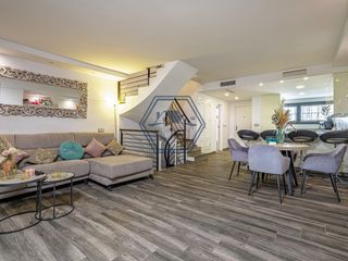 Casa adosada  Avenida picos de europa. Casa adosada reformada de 3 dormitorios con terraza y piscina en