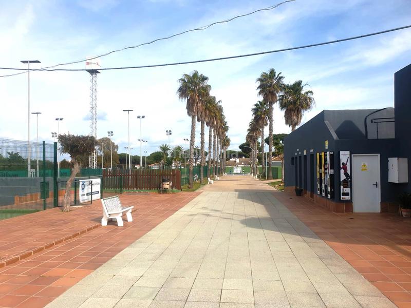 Foto 1f5bb93d-ca45-4e3e-b055-109290f80690. Chalet avec parking dans Las Lagunas - Campano Chiclana de la Frontera