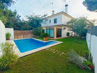 Semi detached house in Calle de la Corchuela