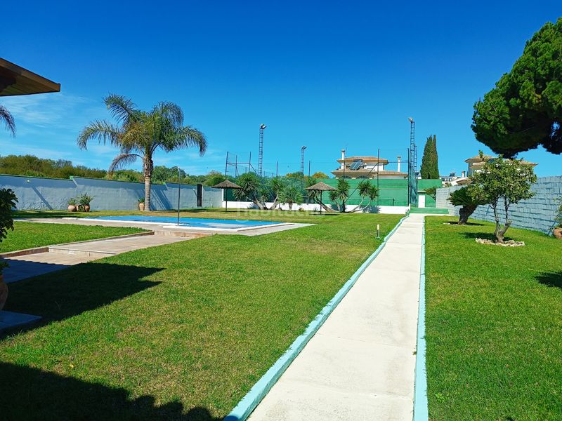 Foto 43ebdc61-c475-4ef0-bb60-2d0e3a9858e2. Chalet avec cheminée parking piscine dans Pago Alhaja Puerto de Santa María (El)