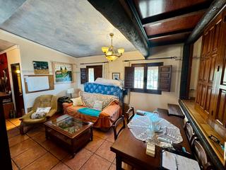 Mas à Fontcalent. Casa rústica con parcela de 2000 m2 en entorno tranquilo
