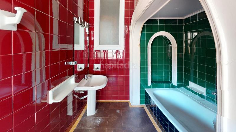 Foto a597bb2c-5455-4378-a453-a48b232b62ae. Casa amb xemeneia calefacció a Eixample Alcoi