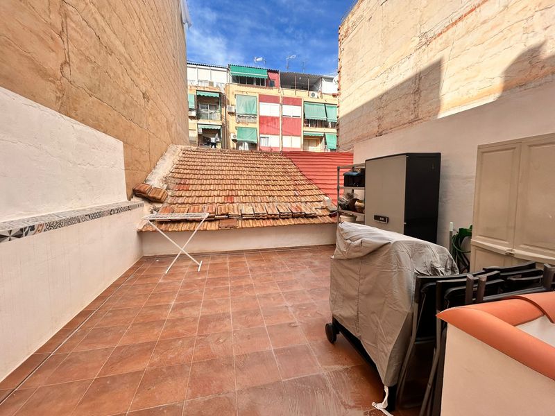 Foto f0d59ced-5fb1-4f81-924b-eb06dd51f61d. Casa amb calefacció a Florida Alta Alicante