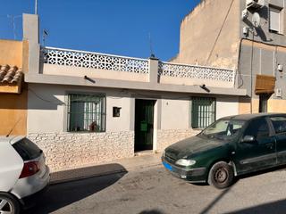 Xalet a Calle cuevas cipreses 5. Chalet adosado en venta en cl cuevas cipreses