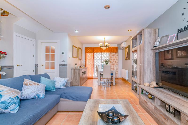 Foto 8b1e8a02-b738-4a52-b6b7-c239391795fd. Semi detached house with fireplace heating parking in Armilla