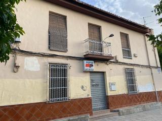 Haus in Cijuela. Inmueble compuesto por local negocio de ociobar en la zona exter