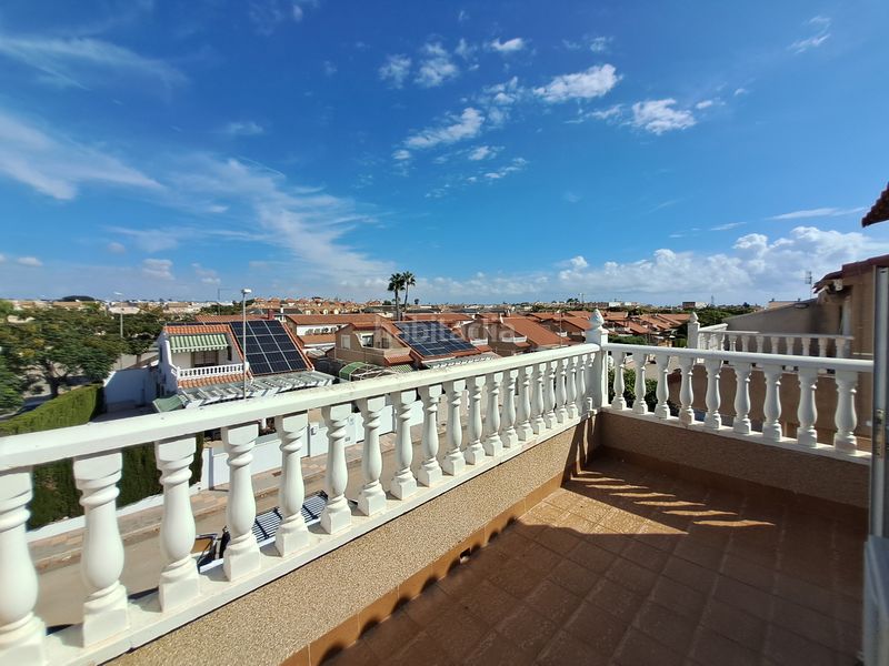 Foto a1211c15-f11c-42fb-aca0-c0e54deef628. Casa adosada triplex en las villas, torre horadada, 4 habitaciones en Pilar de la Horadada