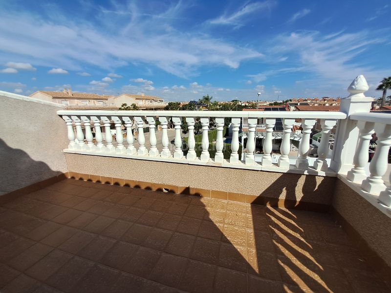 Foto dd5384ae-b70f-41e4-b5ab-a597f1f3ecf5. Casa adosada triplex en las villas, torre horadada, 4 habitaciones en Pilar de la Horadada