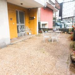 Casa a Moaña. Casa de cinco dormitorios y finca en venta en el centro de moaña