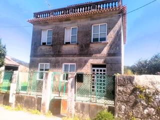 Casa a Moaña. En venta casa para reformar con mucho terreno en moaña