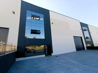 Nau industrial a Porriño (O). Se venden naves en polígono a granxa