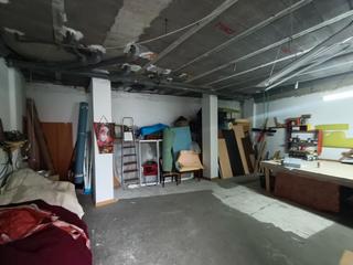 Local Comercial en Redondela. Local comercial con posibilidad de cambio de uso en venta en ave