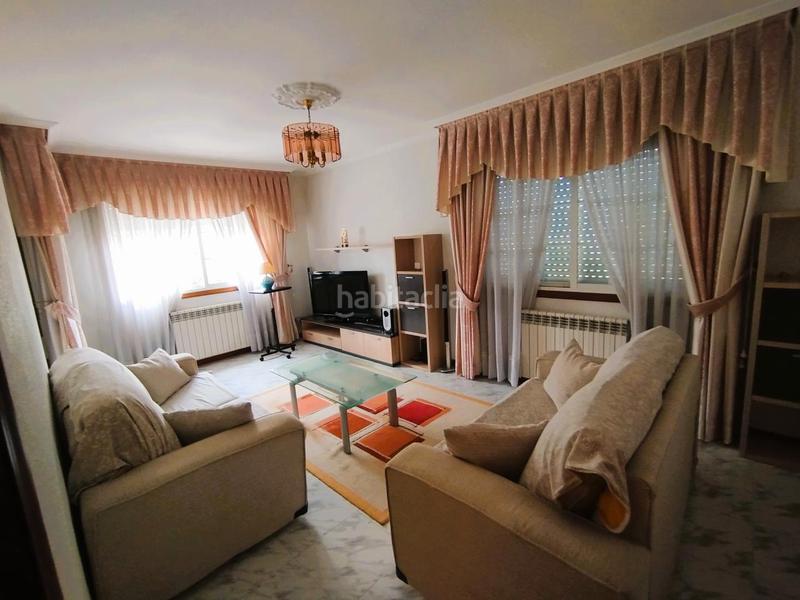 Foto 195e8f32-d0a1-43a7-8454-f7b4bd4fe330. Chalet  de piedra con jardín en Mos